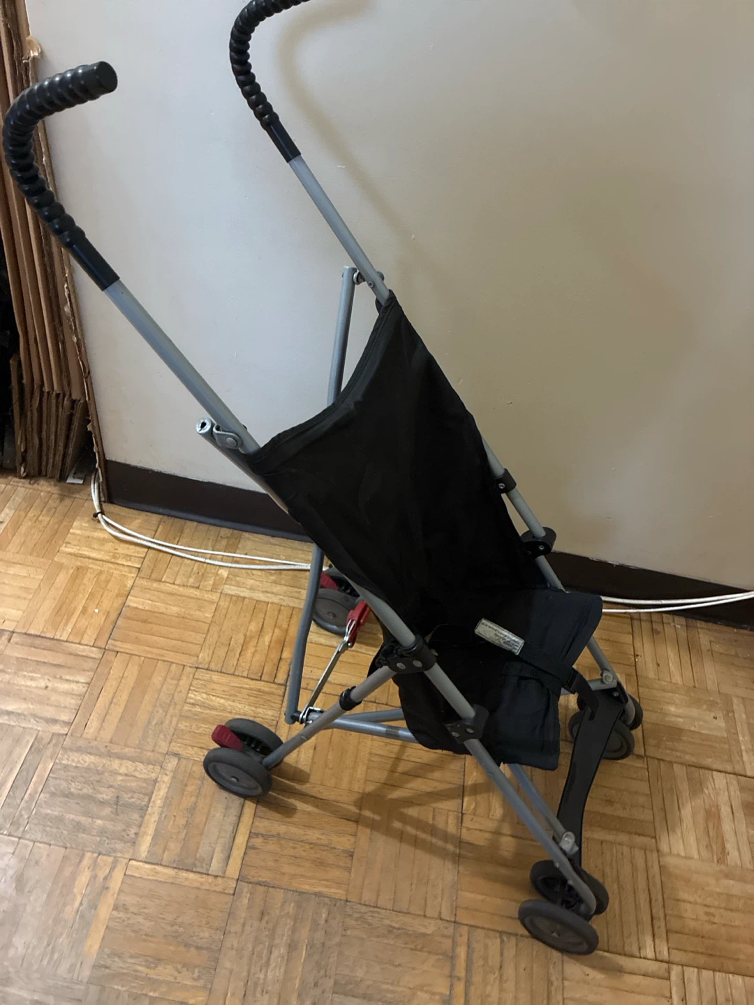 Compact black umbrella stroller - photo 2