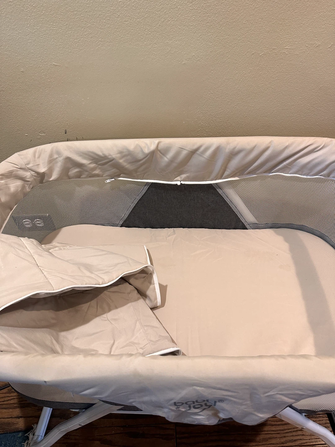 Baby Joy Bedside Bassinet - photo 4