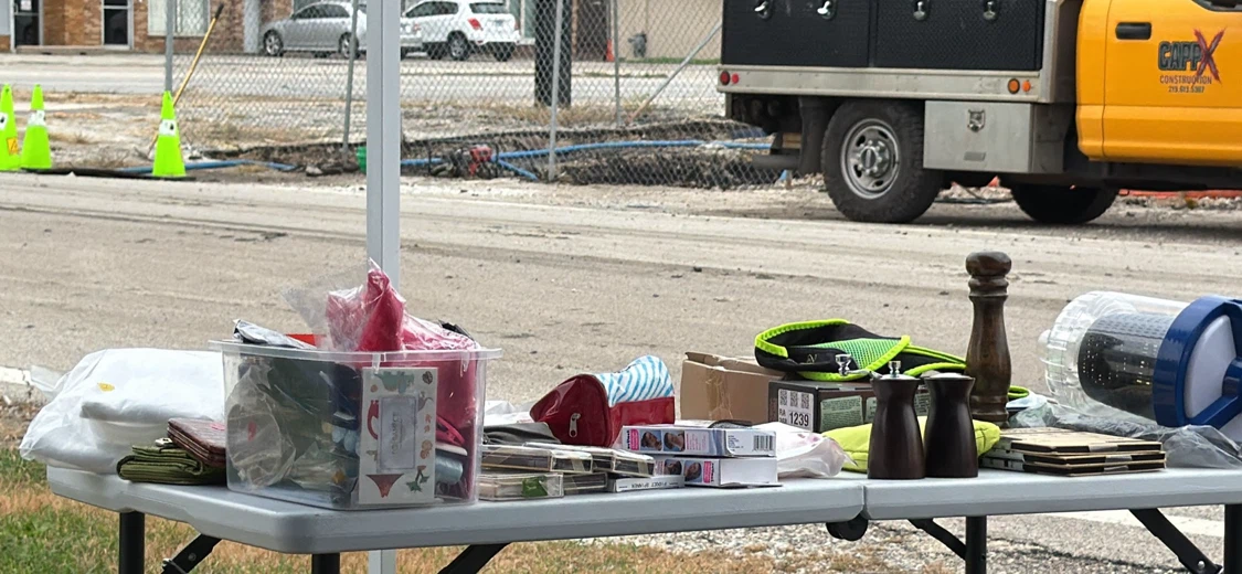 Yard sale 11241 W Grand Ave Melrose Park IL 60164 - photo 2
