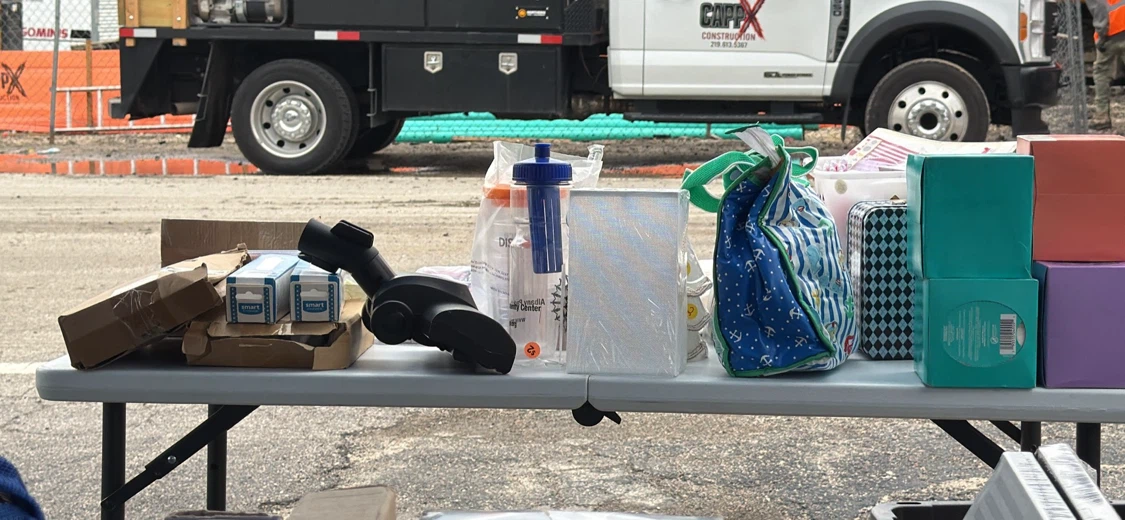 Yard sale 11241 W Grand Ave Melrose Park IL 60164 - photo 3