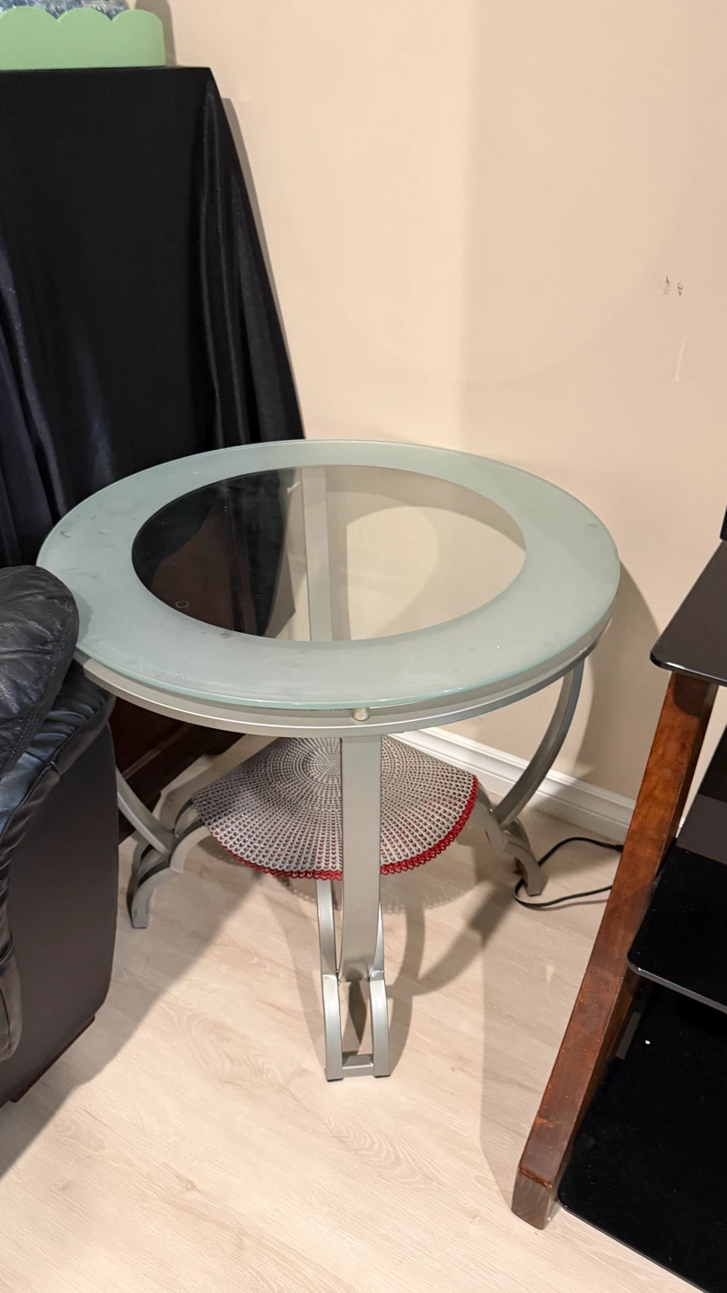 Glass top side table - photo 3