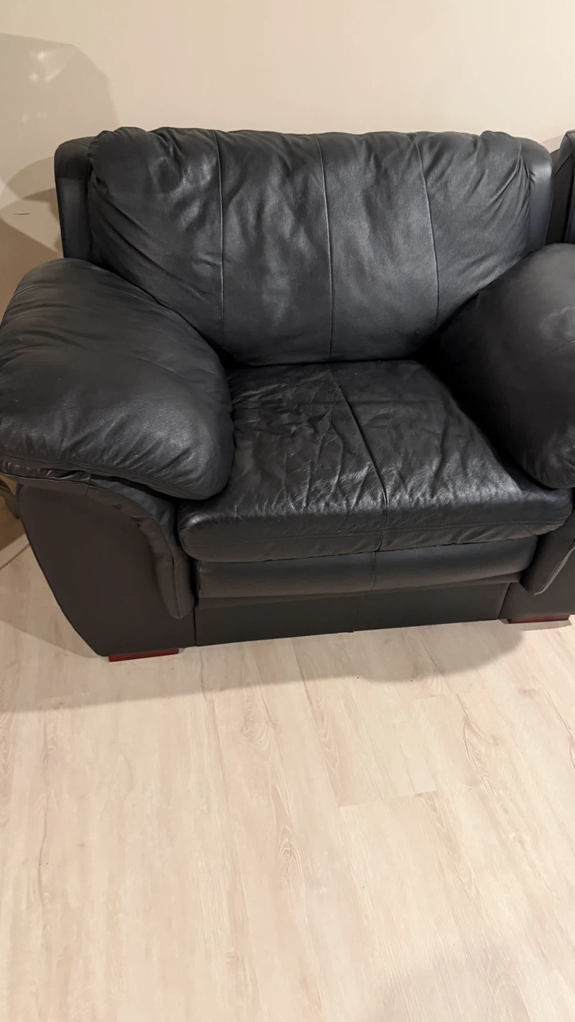 Black Leather Armchair - photo 3