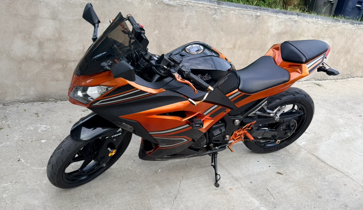 Kawasaki Ninja Motorcycle - photo 3
