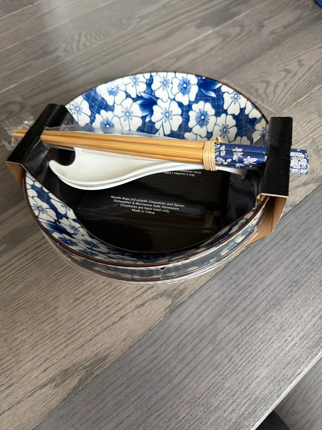 Blue and White Floral Noodle Bowl Set