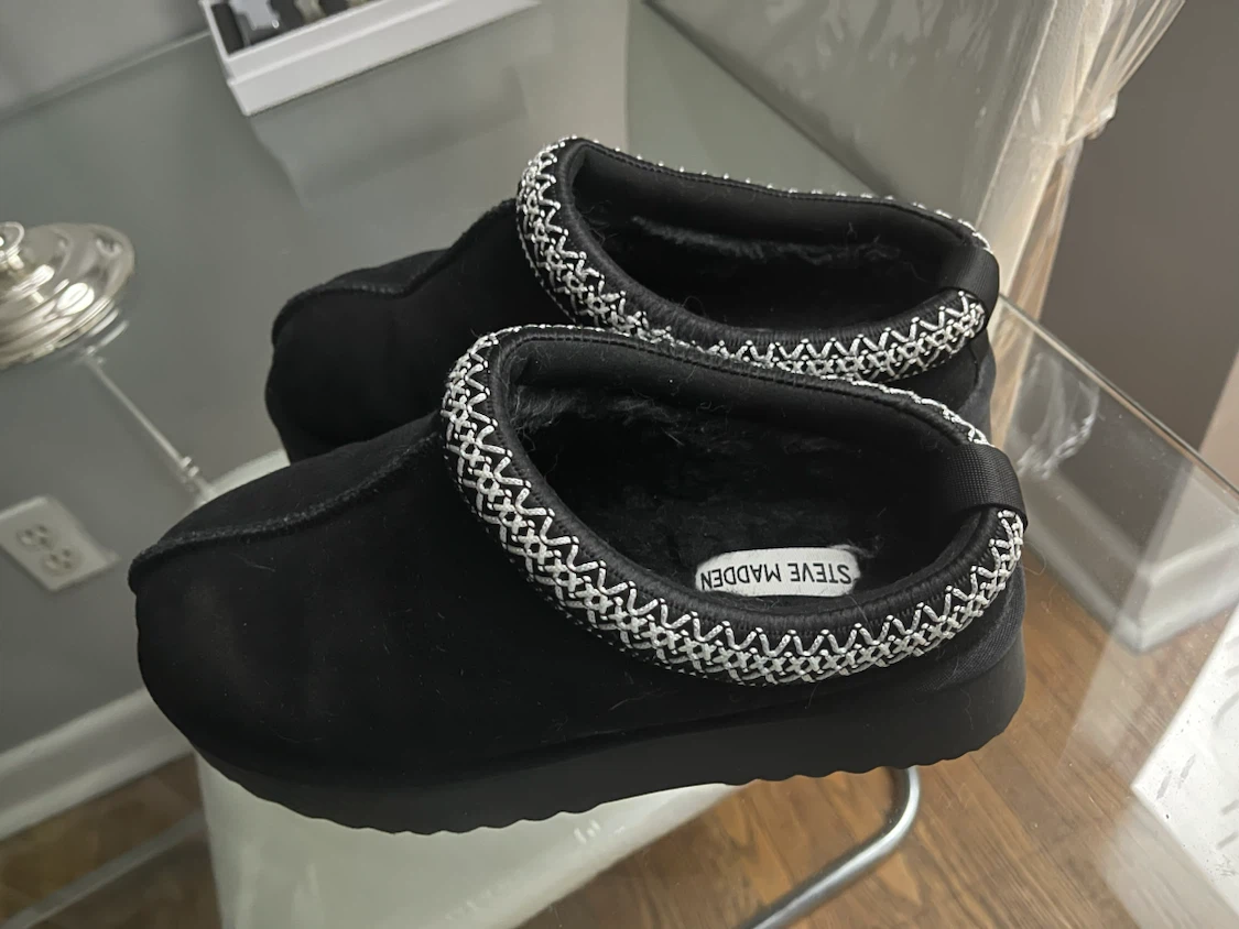 Steve Madden black slip-on shoes