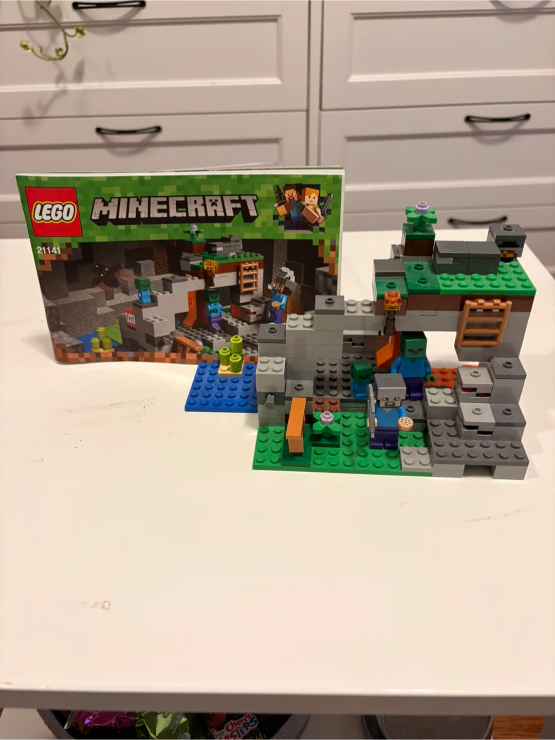 LEGO Minecraft The Zombie Cave 21141