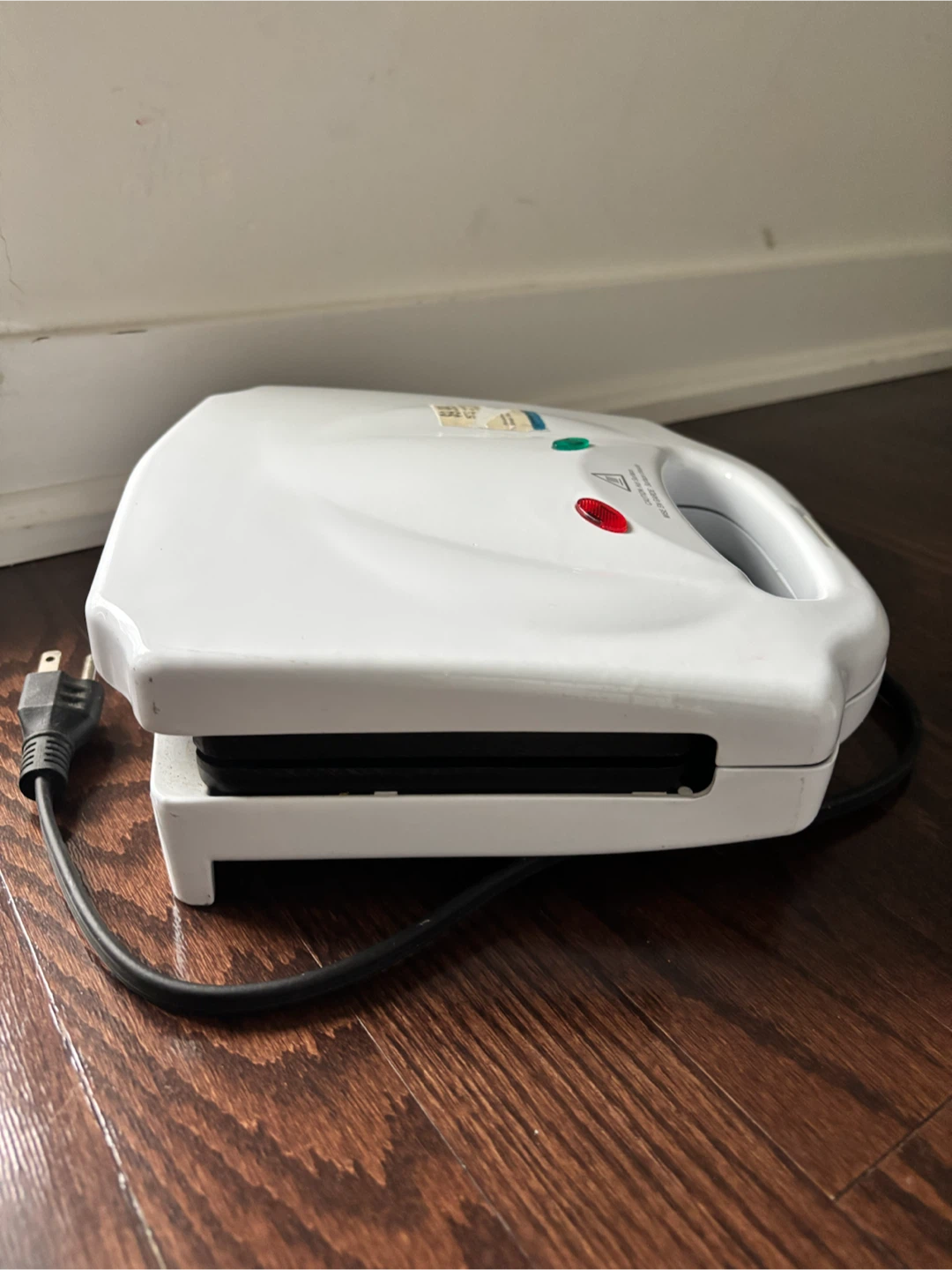 White Electric Waffle Maker - photo 3