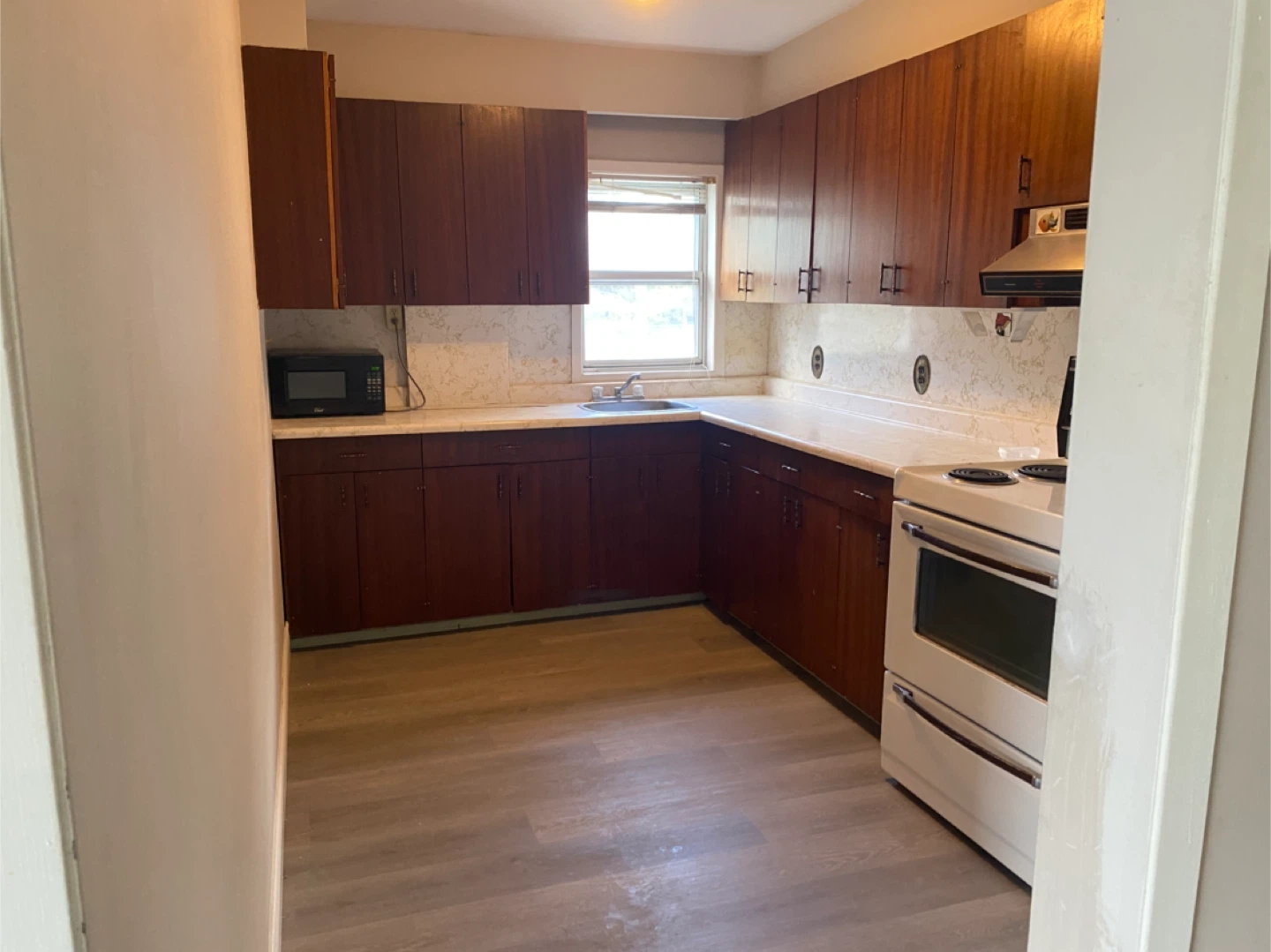 Renovated 1 Bedroom apt. For Single - photo 4