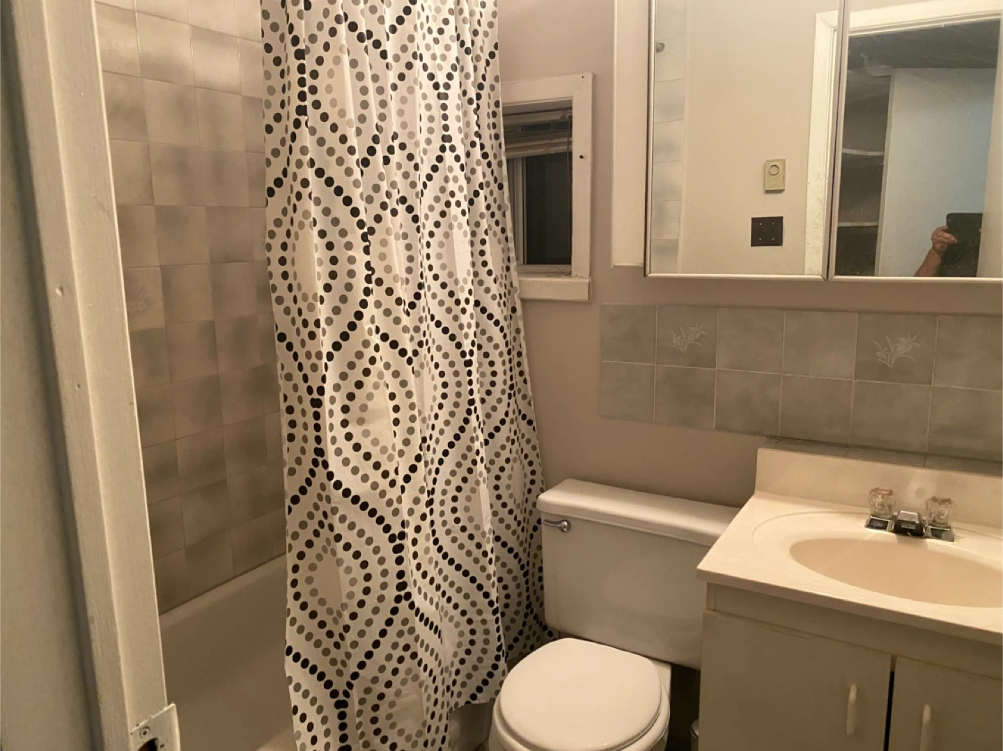 Renovated 1 Bedroom apt. For Single - photo 5