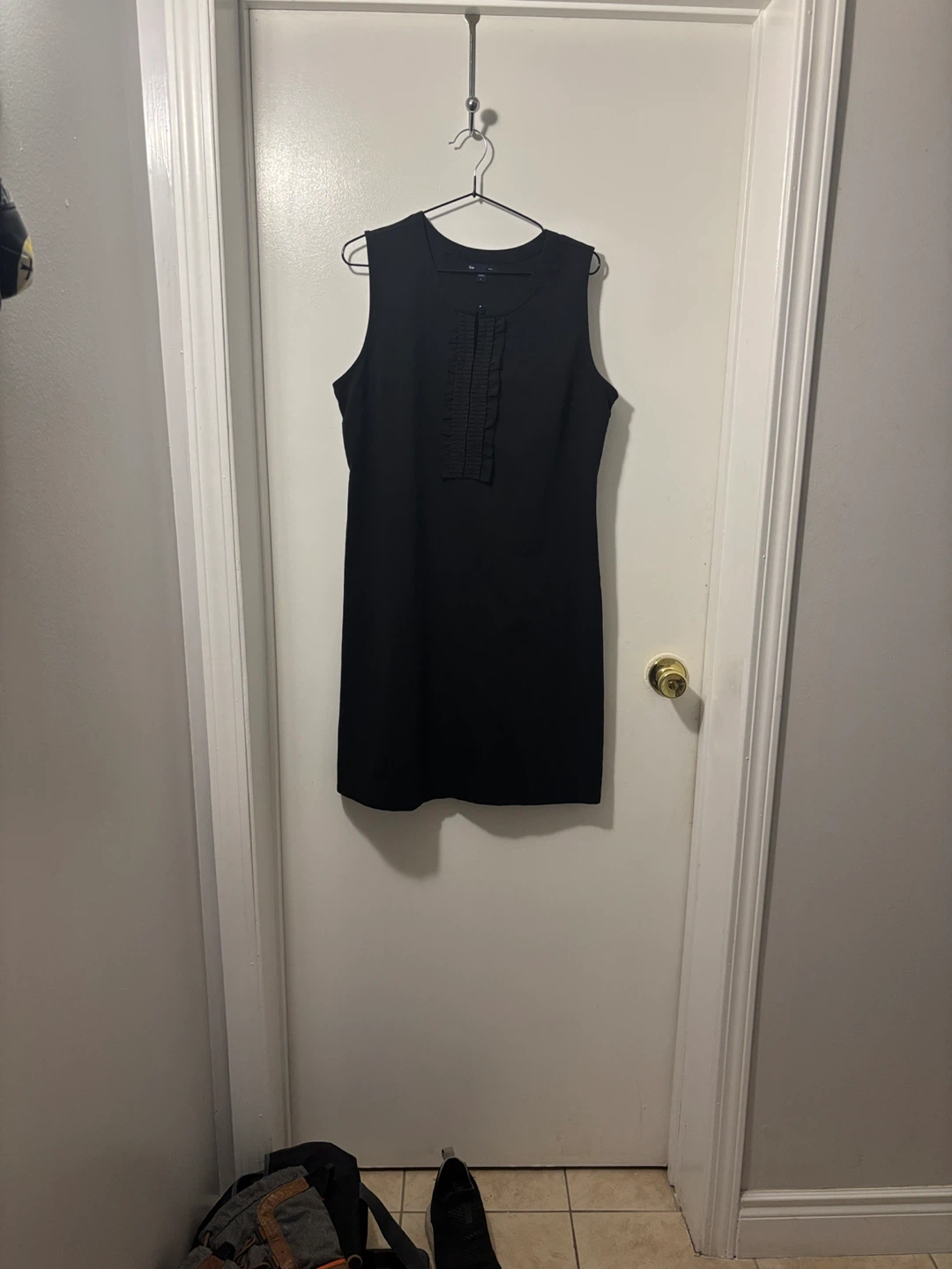Gap black sleeveless dress