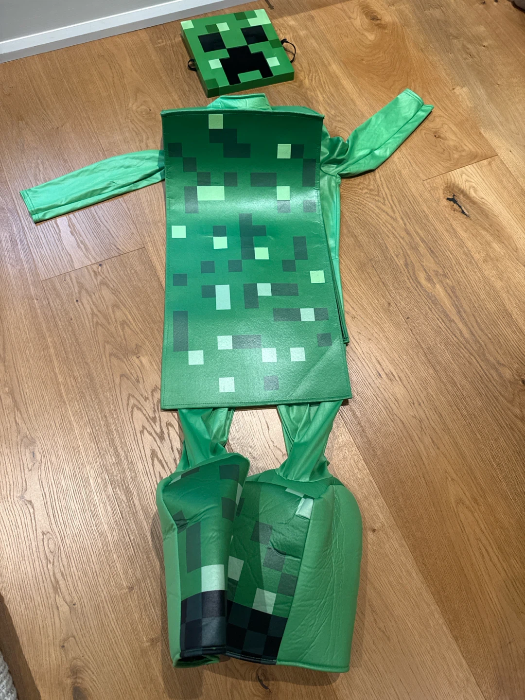Minecraft Creeper Costume - child size 8-10