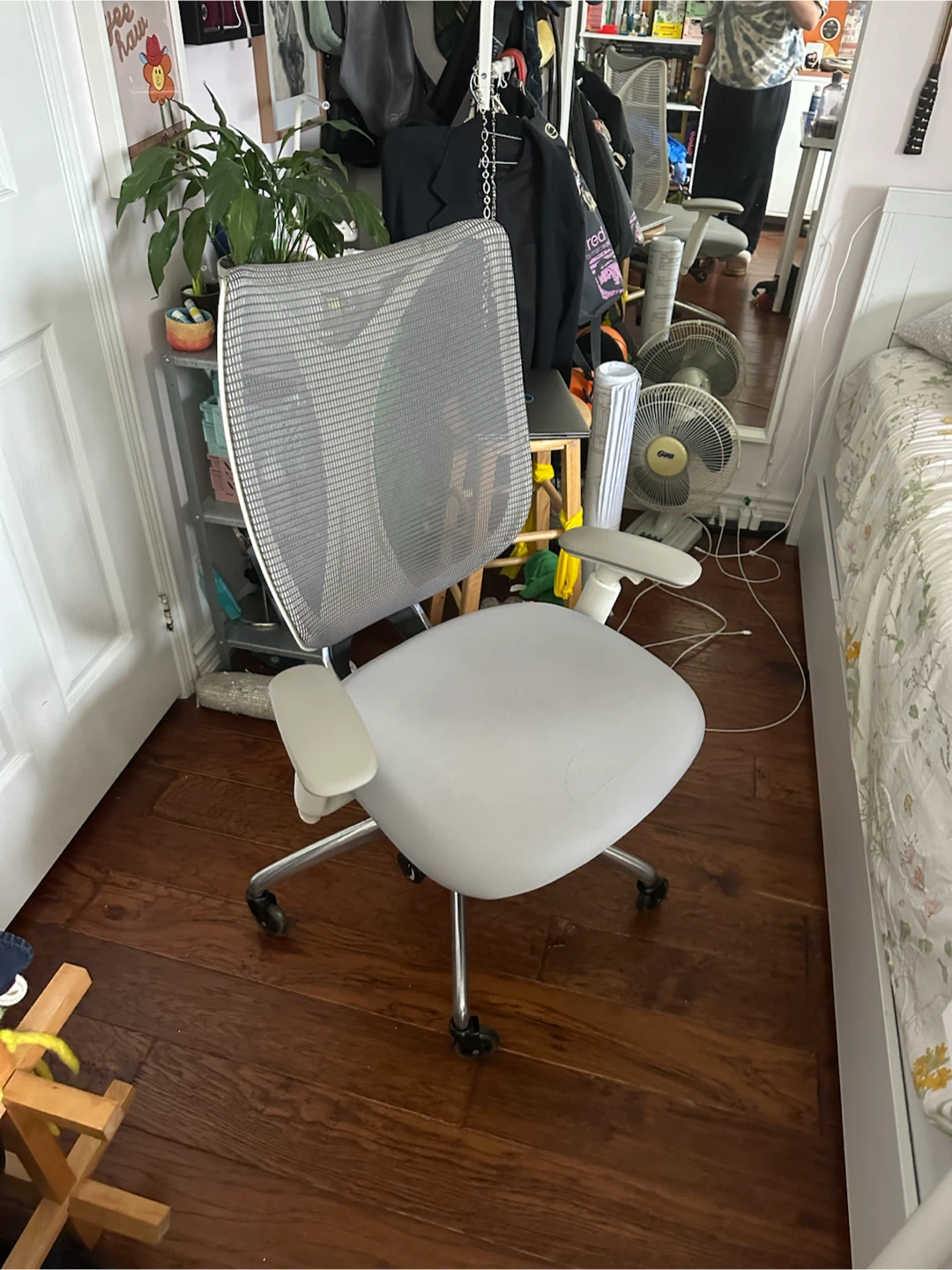 Teknion Sabrina Synchro-Tilt Task Chair