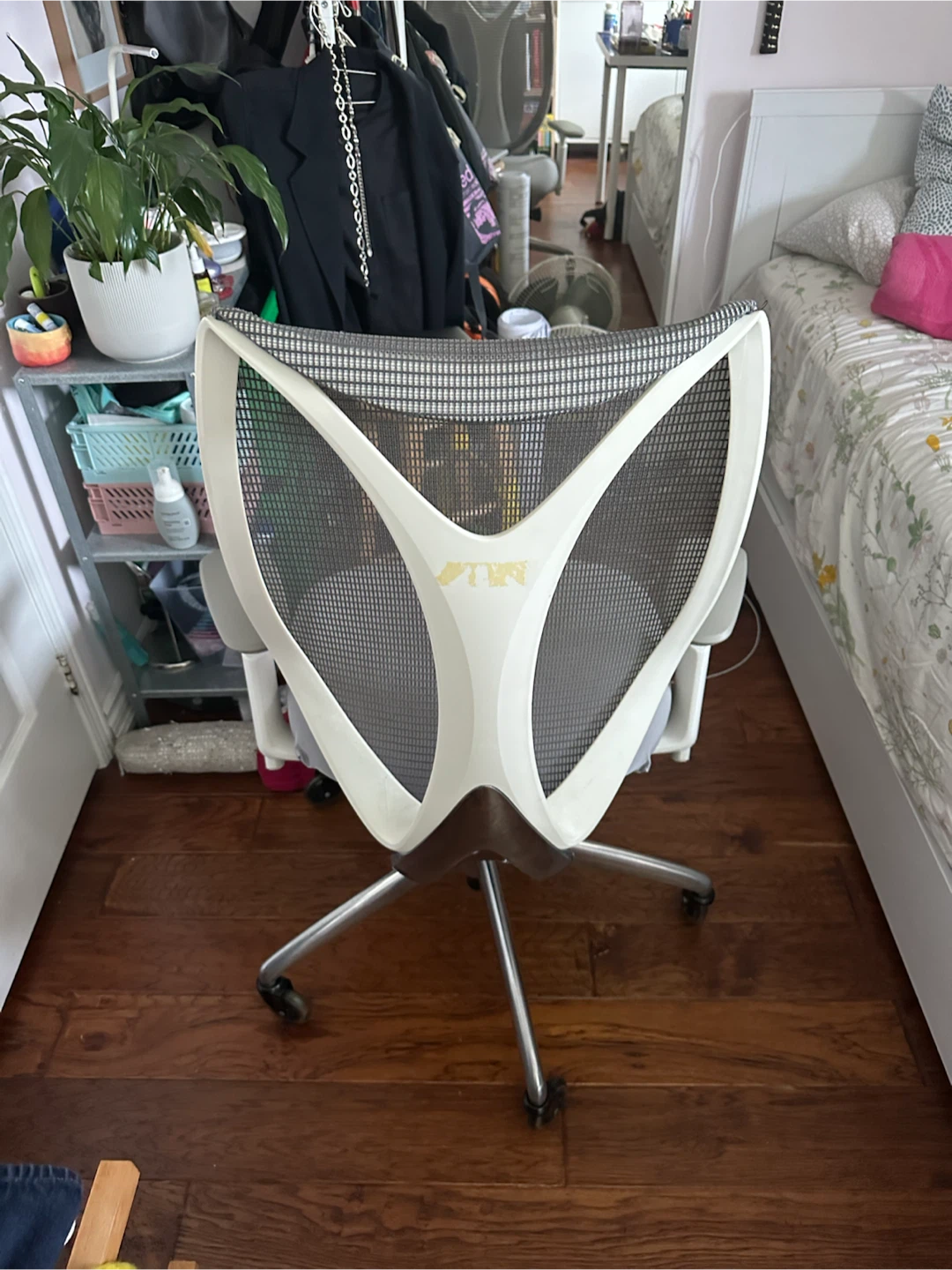Teknion Sabrina Synchro-Tilt Task Chair - photo 2