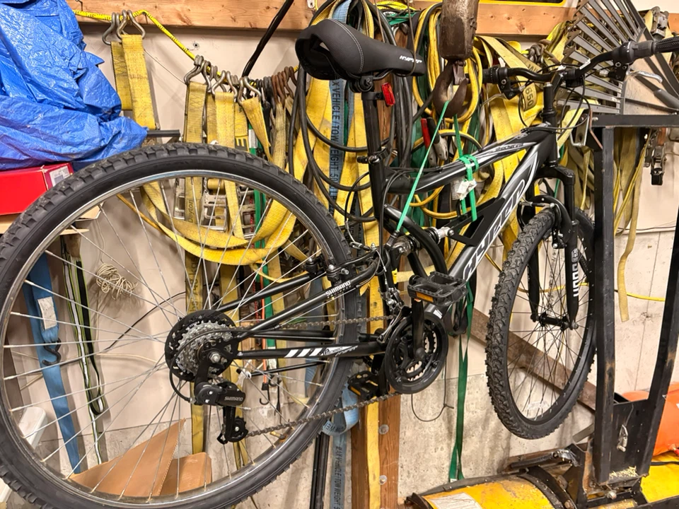 Hyper Shocker 27.5 Mountain Bike