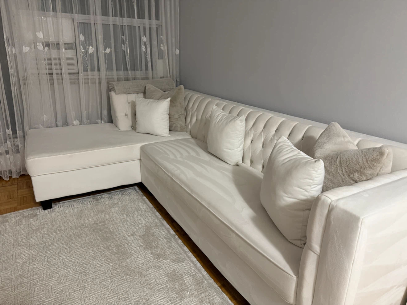 White tufted sectional sofa - photo 2