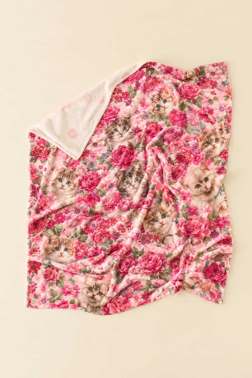 UO Cozy Logan Patterned Fleece Throw Blanket - Cat