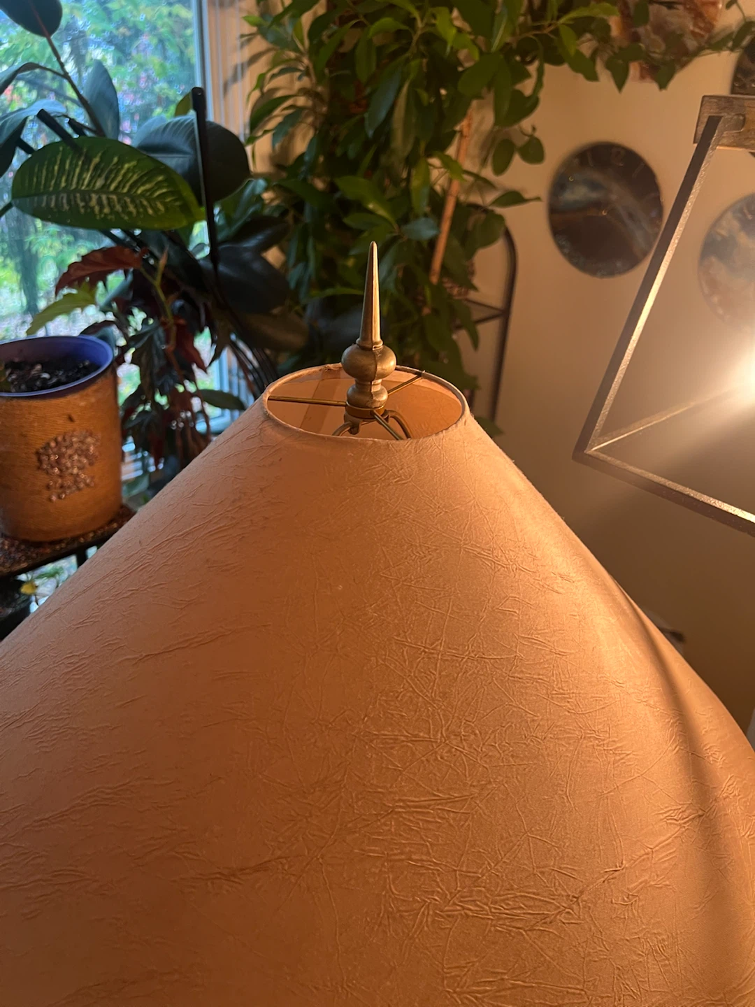 Elegant Bronze Table Lamp with Beige Shade - photo 5