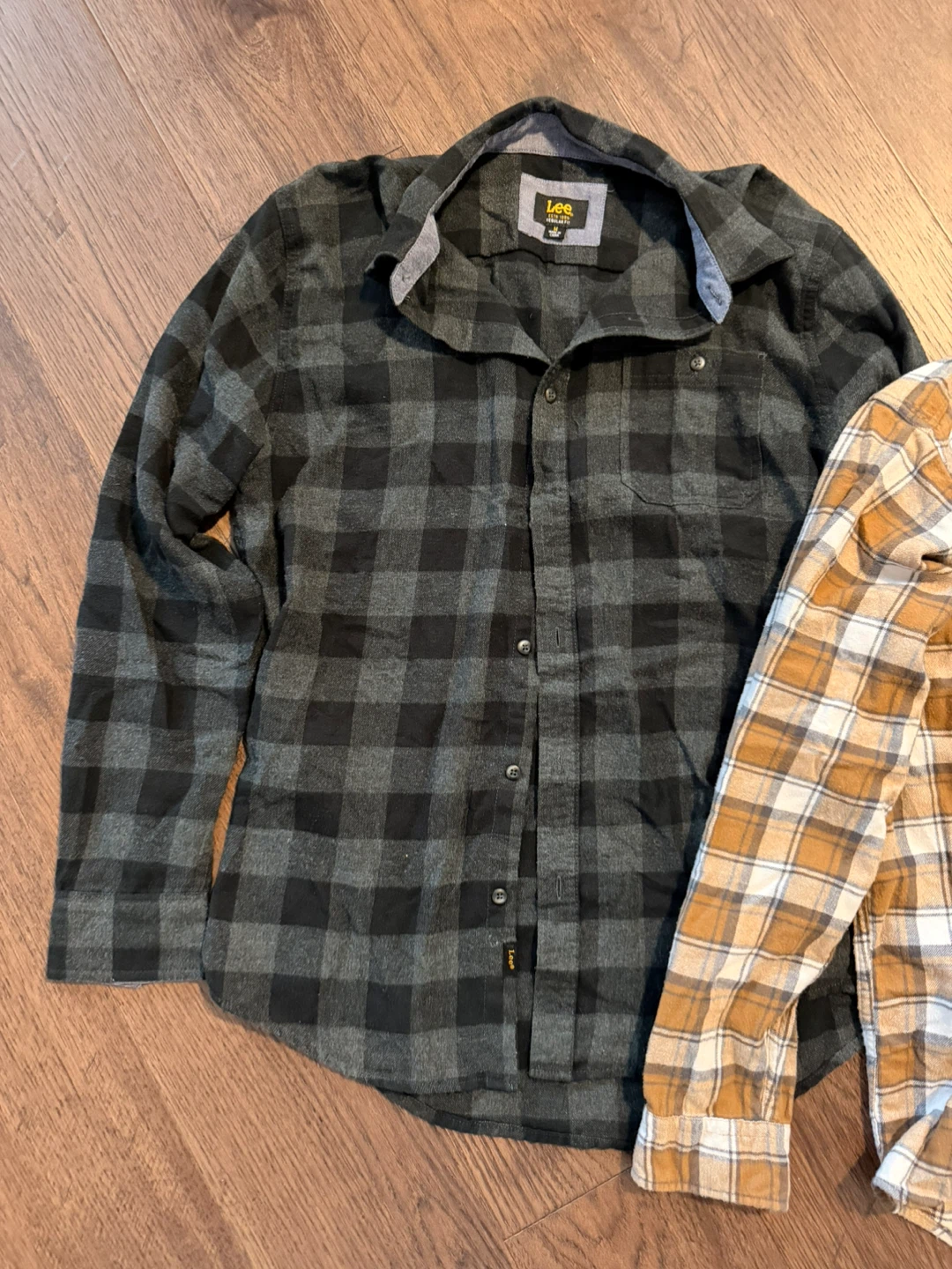 $10 for all! 3 Men's Flannel Shirts - Medium - photo 2