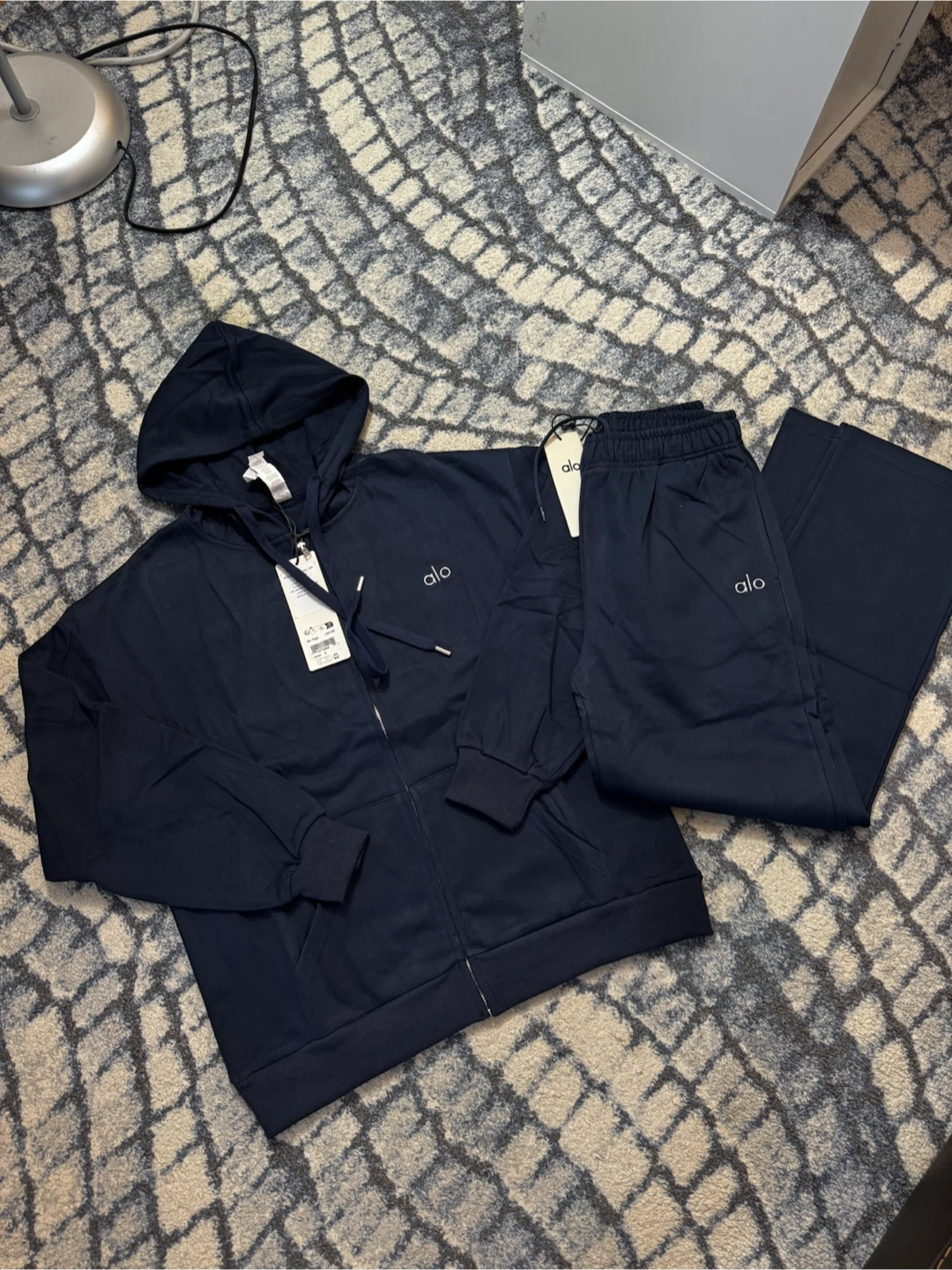 Alo Yoga Accolade Hoodie and Sweatpant Set - photo 3