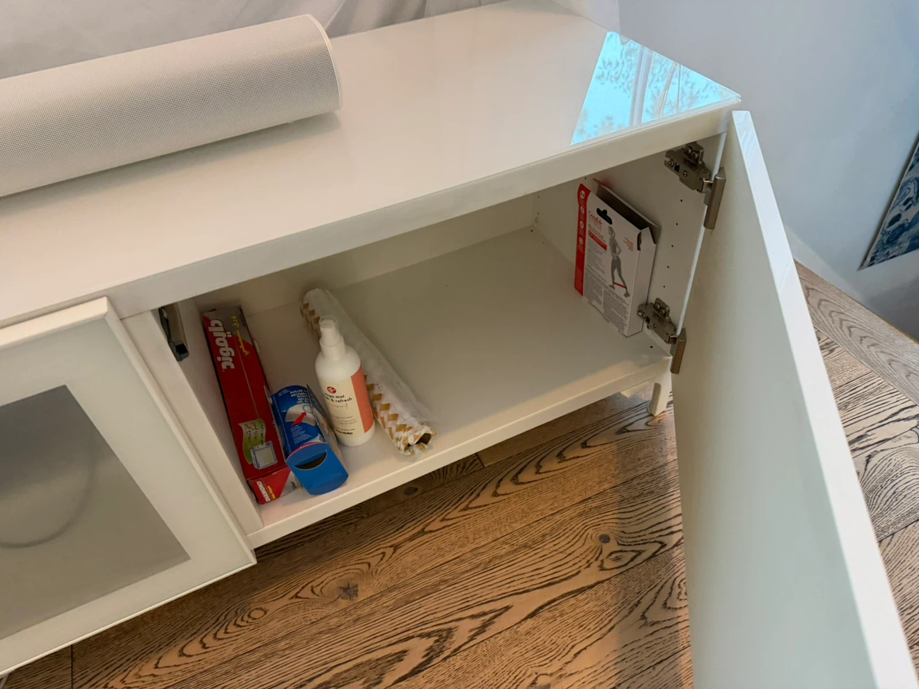 [Moving Sale] IKEA BESTÅ TV Bench – White, 180 cm - photo 4