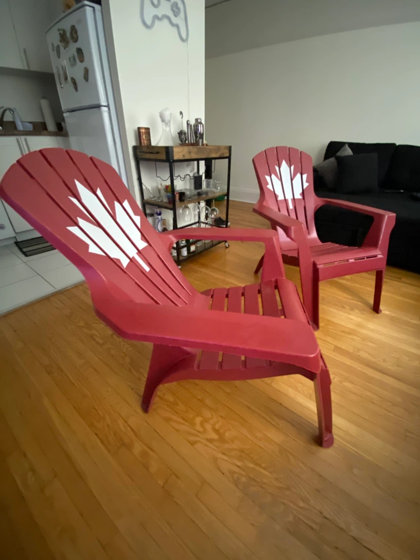 Set of 2 Red Muskoka Chairs with Maple Leaf Design - photo 3