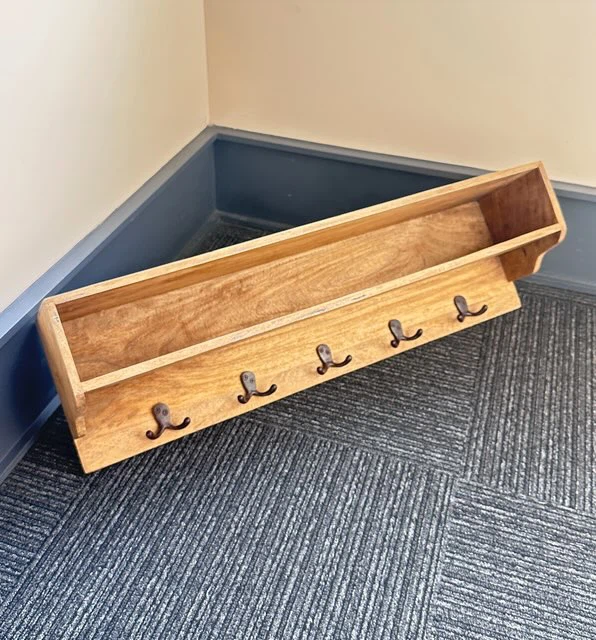 Solid Wood Wall-Mounted Entryway Shelf with 5 Hooks