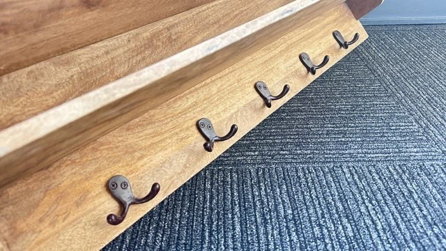 Solid Wood Wall-Mounted Entryway Shelf with 5 Hooks - photo 2