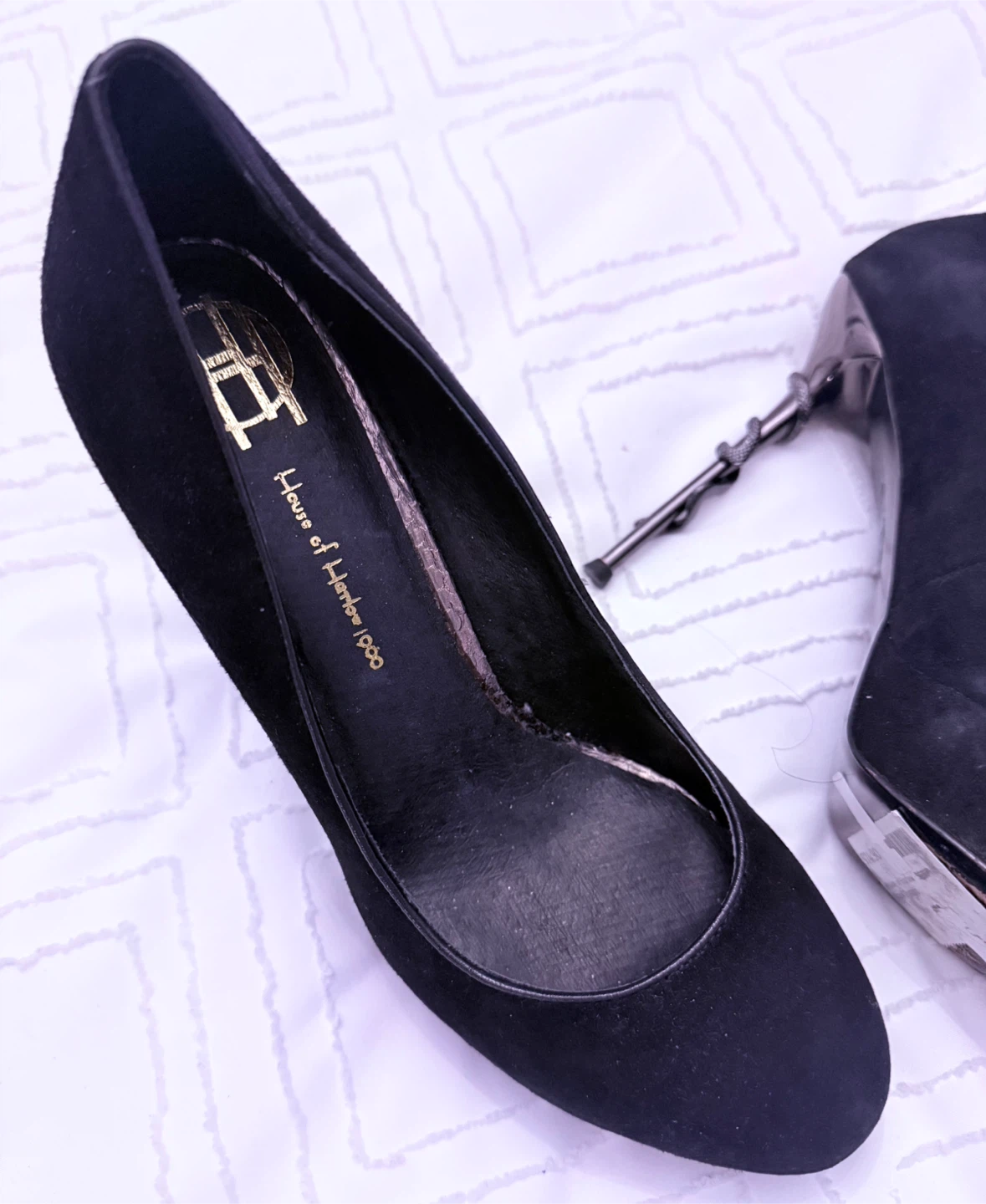 House of Harlow 1960 Black Suede Snake Heels - photo 4