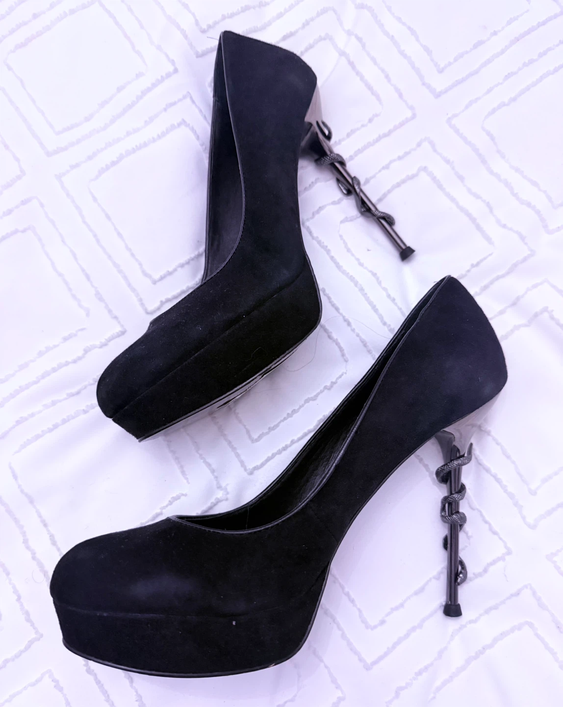 House of Harlow 1960 Black Suede Snake Heels - photo 5