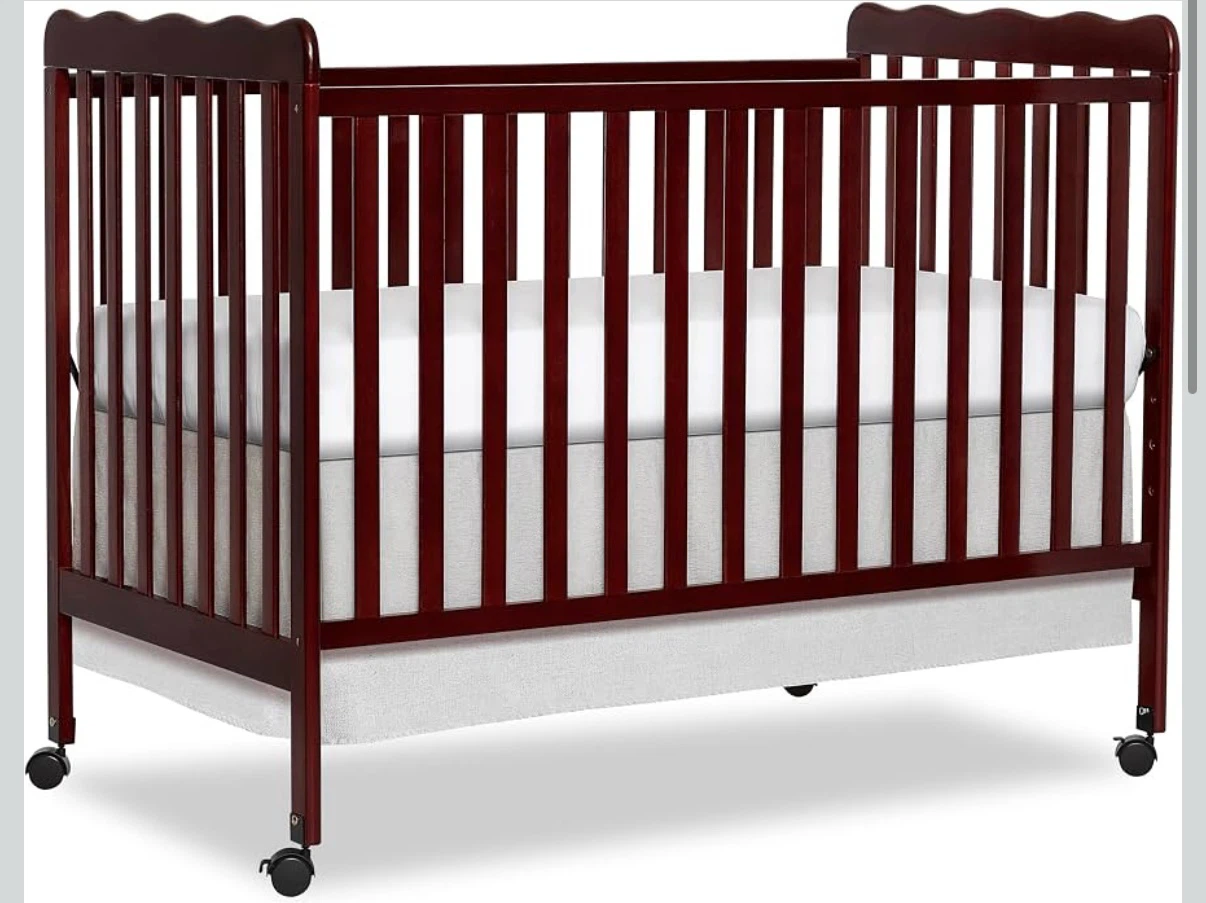 Dream On Me Carson 3-in-1 Convertible Baby Crib (Like New)