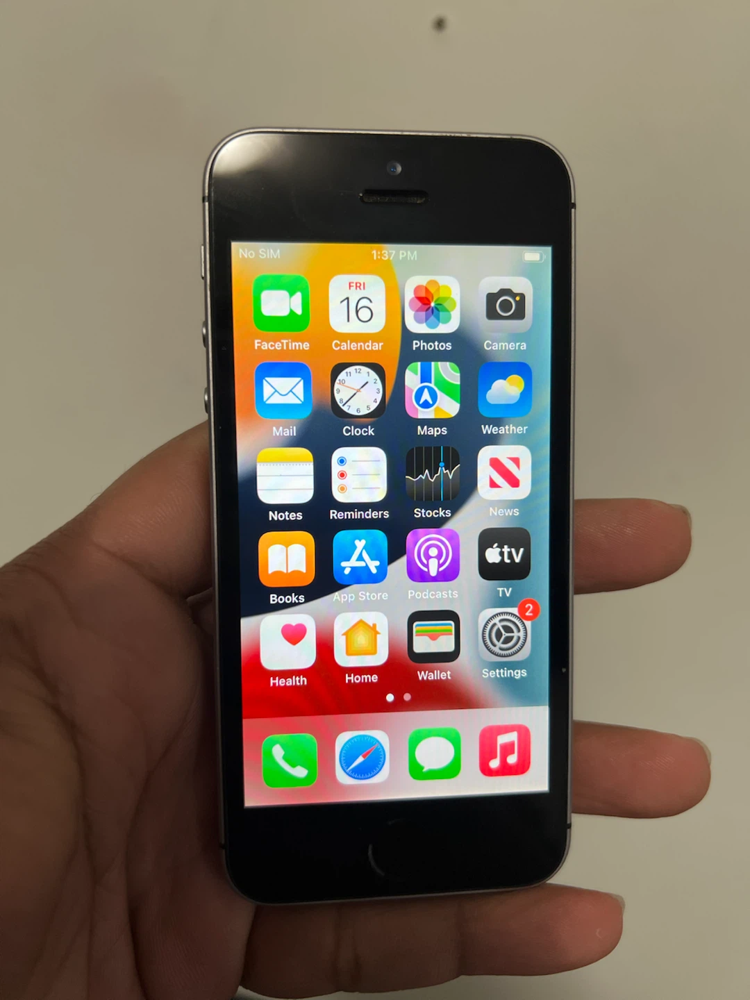 Apple iPhone SE - photo 2