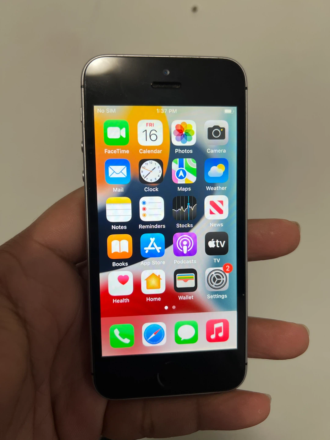 Apple iPhone SE - photo 3