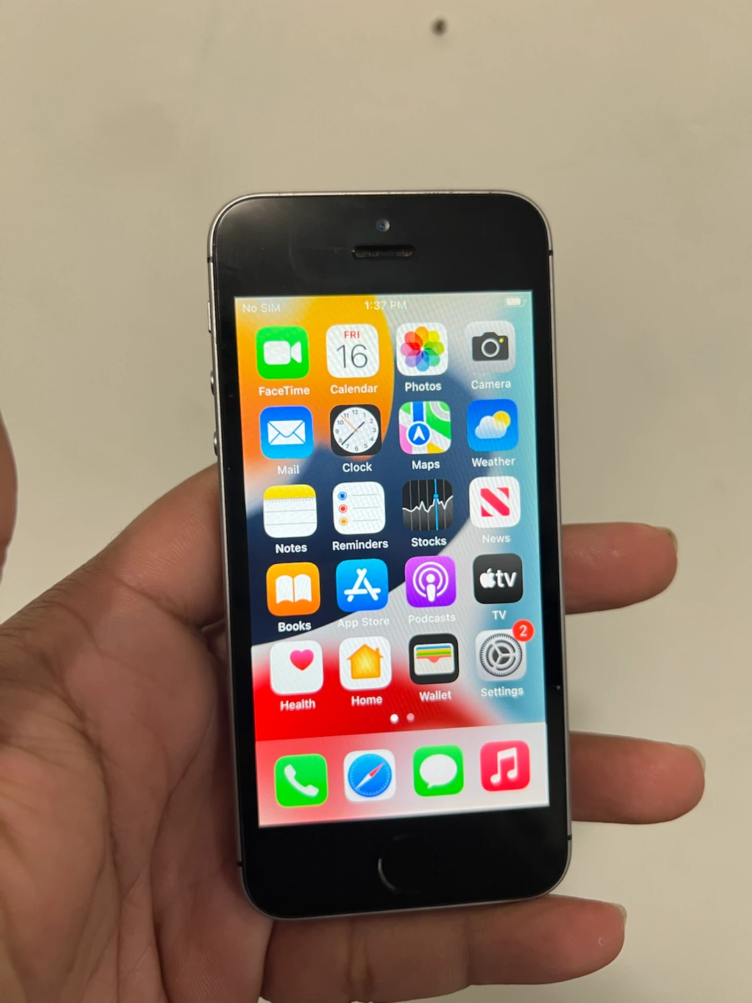 Apple iPhone SE - photo 5