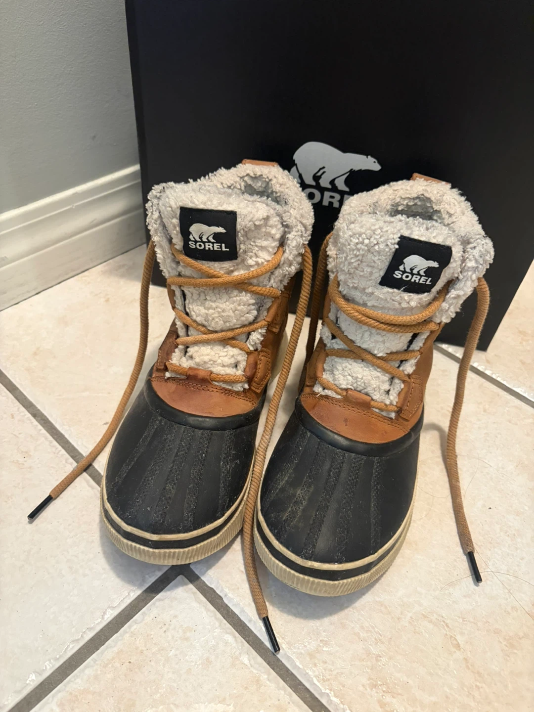 Sorel Women’s Waterproof Winter Boots – Size 8
