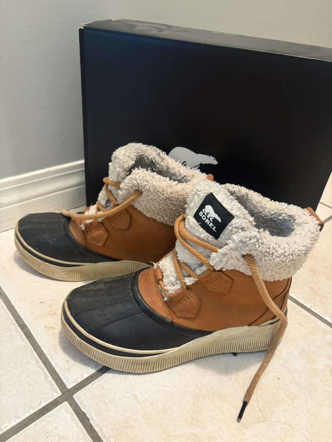 Sorel Women’s Waterproof Winter Boots – Size 8 - photo 2