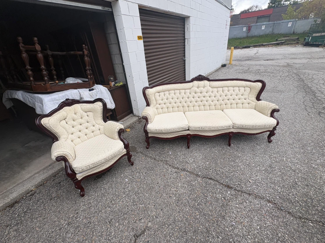 Free delivery used Vintage Style Tufted Sofa and Armchair Set
