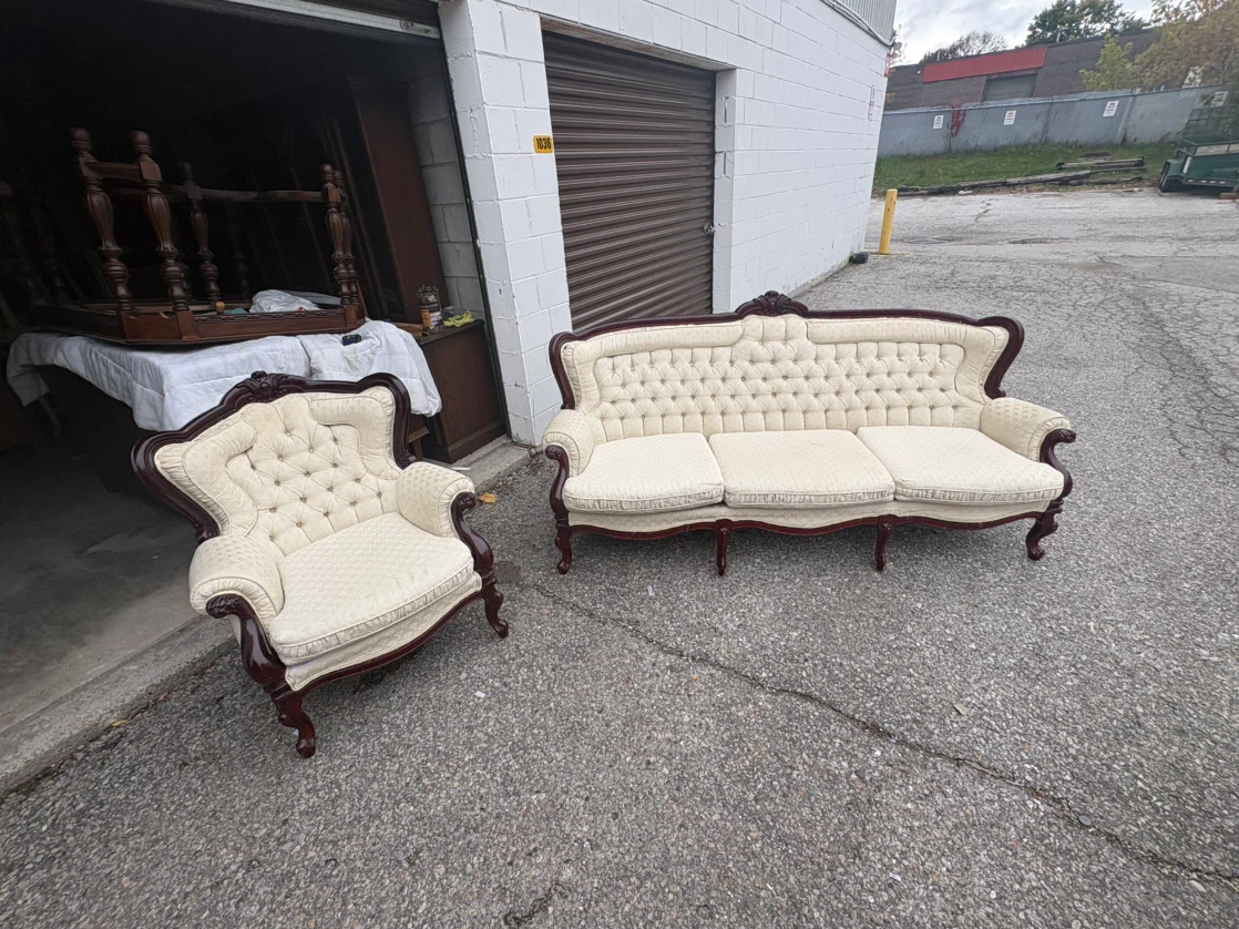 Free delivery used Vintage Style Tufted Sofa and Armchair Set - photo 2