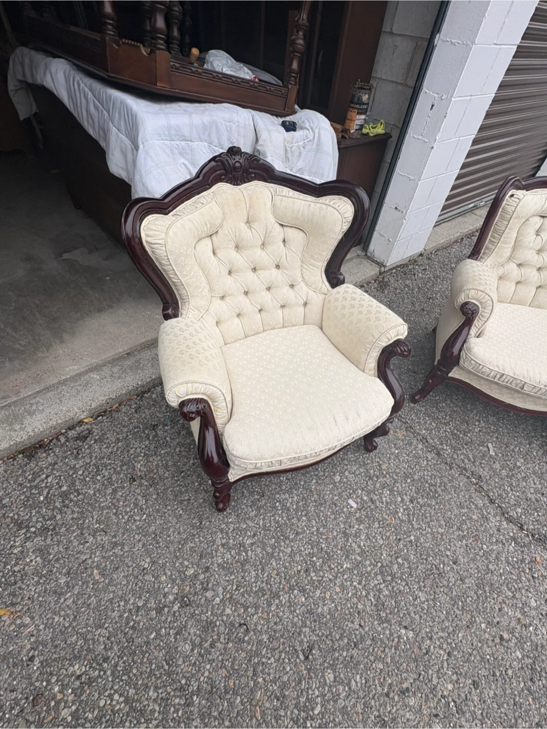 Free delivery used Vintage Style Tufted Sofa and Armchair Set - photo 3