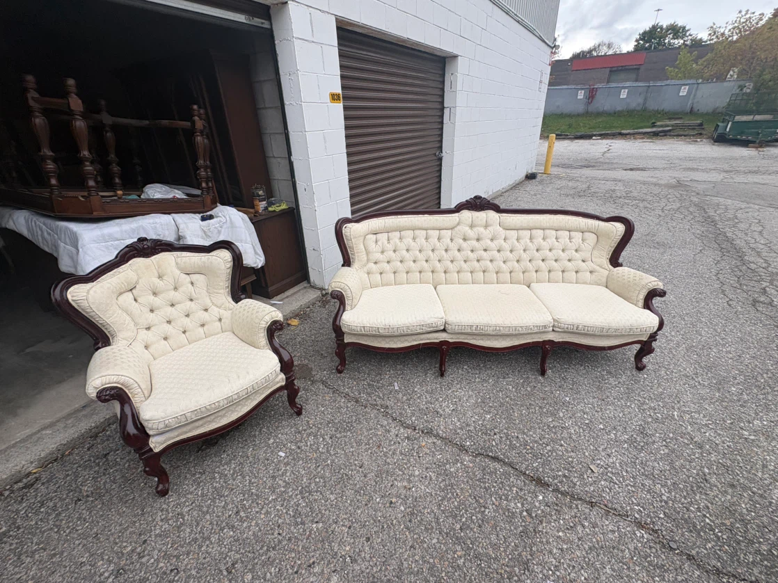 Free delivery used Vintage Style Tufted Sofa and Armchair Set - photo 4