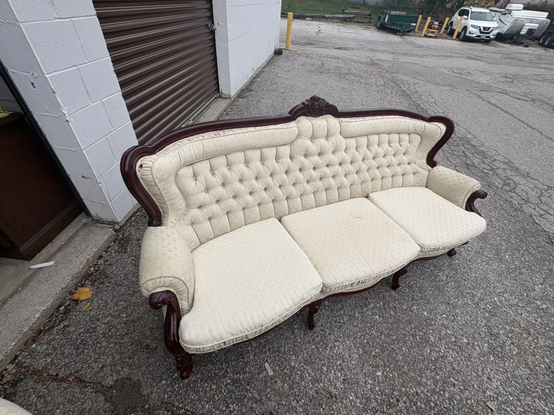 Free delivery used Vintage Style Tufted Sofa and Armchair Set - photo 5