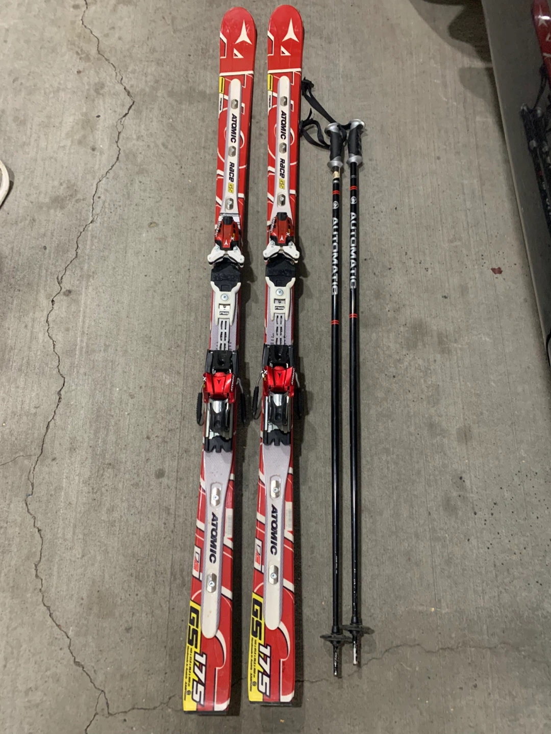 Atomic Race GS Skis 175cm with Poles