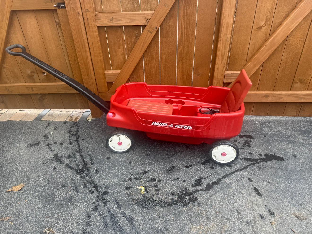 Radio Flyer Red Plastic Wagon
