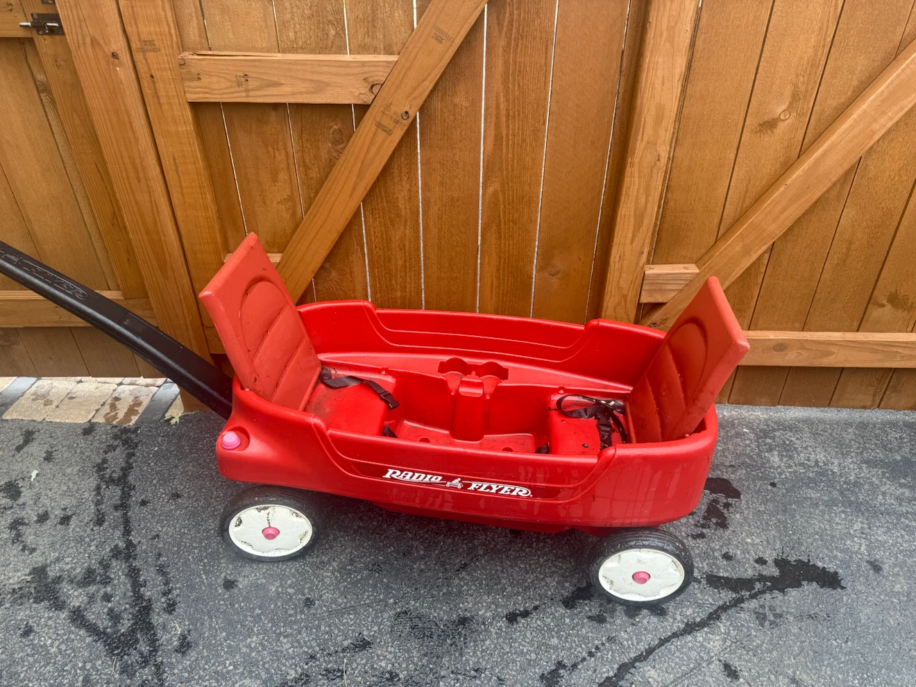 Radio Flyer Red Plastic Wagon - photo 3