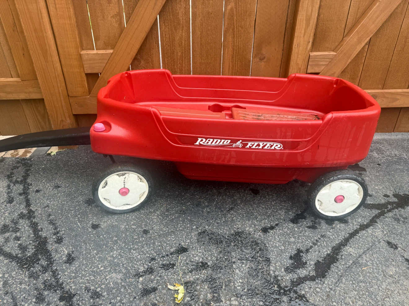 Radio Flyer Red Plastic Wagon - photo 4