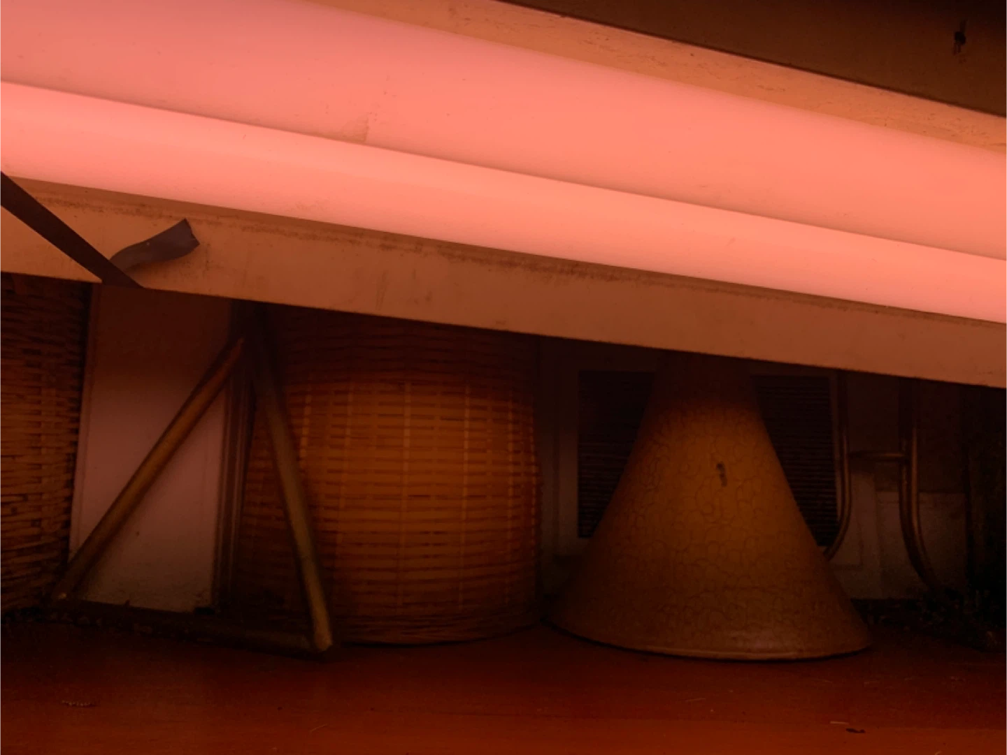 Vintage 48-Inch Fluorescent Grow Light with extra bulbs. - photo 2