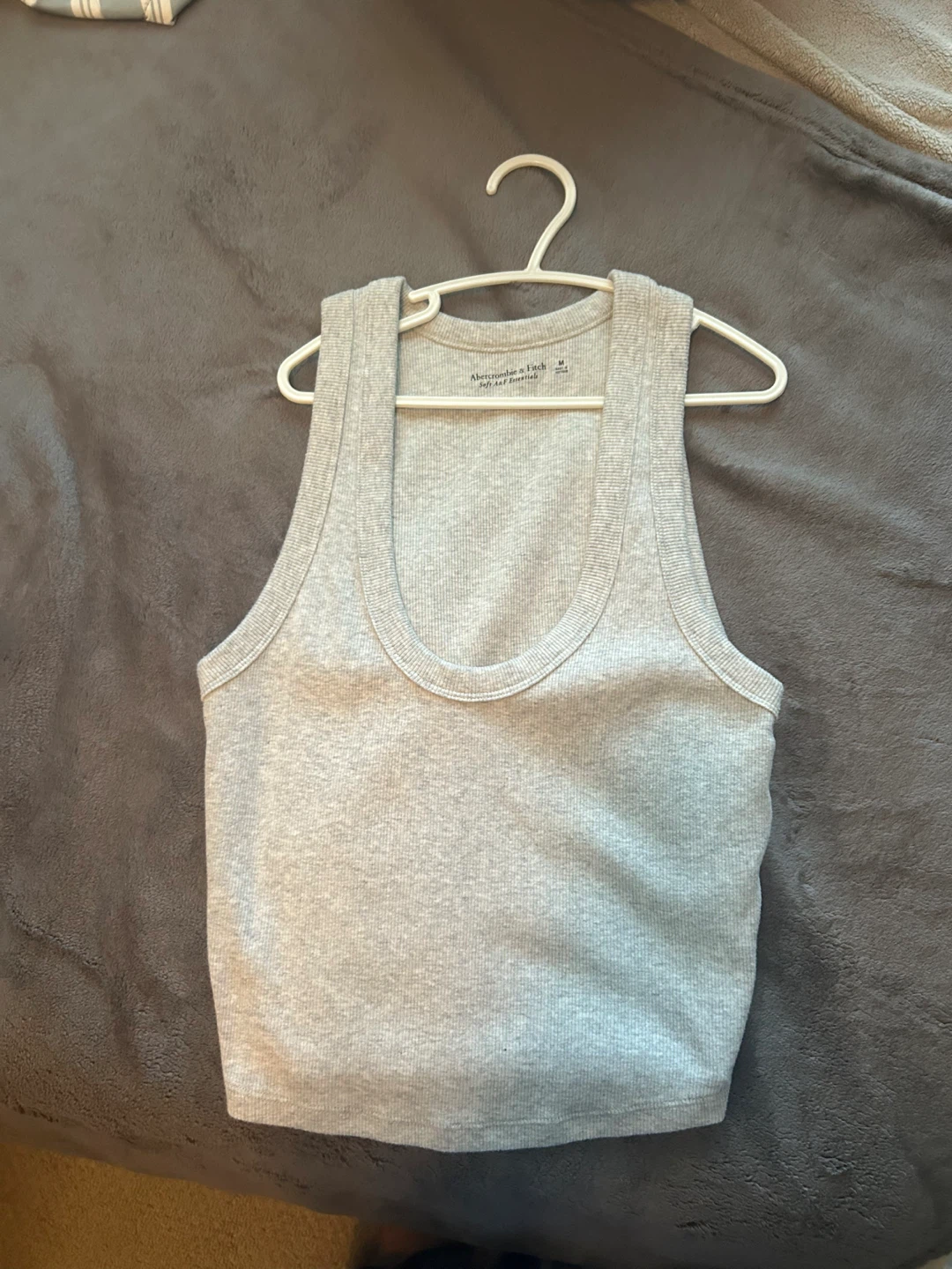 2 Abercrombie & Fitch Essential Scoopneck tanks - Size Medium - photo 4
