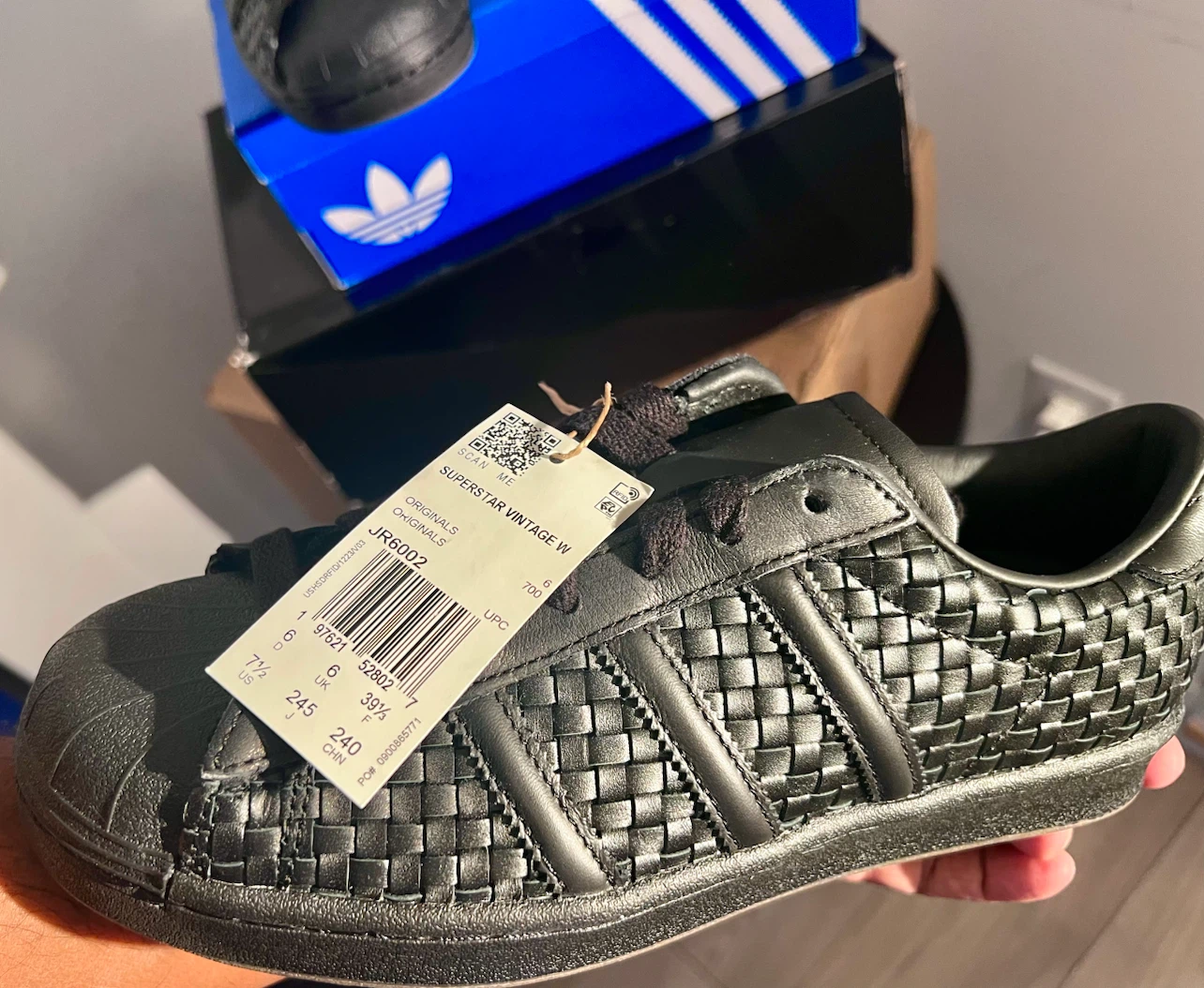 BRAND NEW - NEVER WORN ADIDAS Superstar Vintage - US 7.5 W
