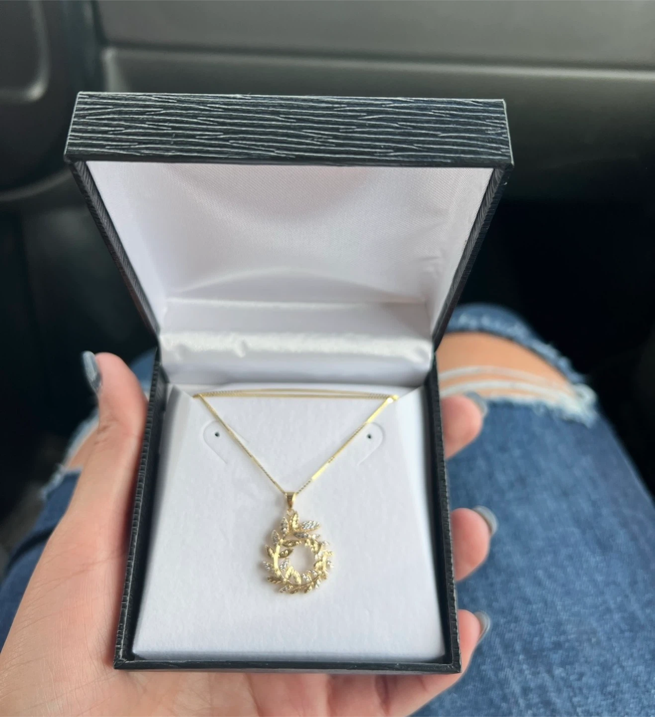 Gold leaf wreath necklace