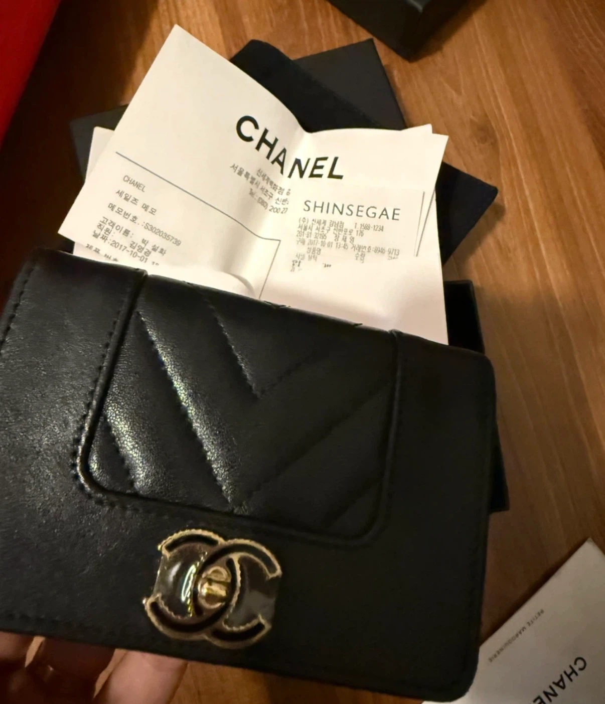 Chanel Black Quilted Leather Card Holder - photo 4