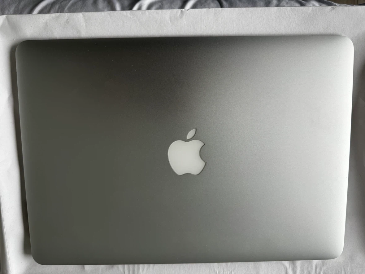 Apple MacBook Air laptop - photo 2